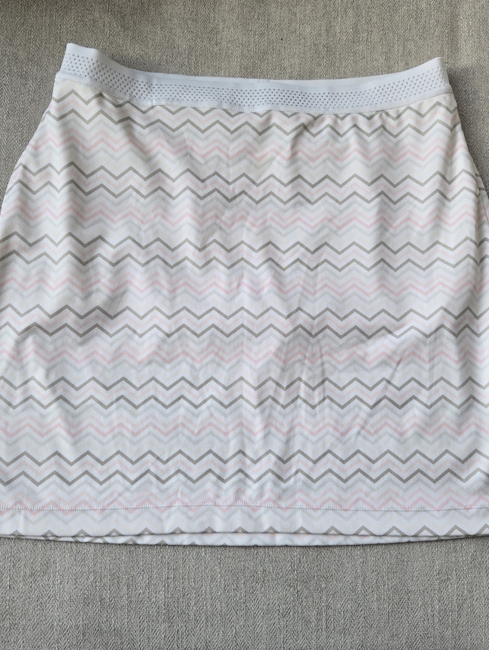 Abacus Women's Golf Skirt in White and Light Pink